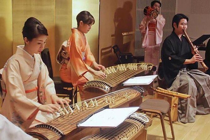 Traditional Japanese Music ZAKURO SHOW in Tokyo - Entering ZAKURO SHOW in Omotesando (Tokyo)