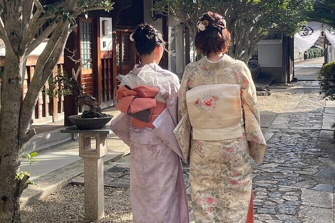Traditional Kimono Experience in Historic Nara(with Hair Styling) - Sandals, accessories, and the walkable reality check