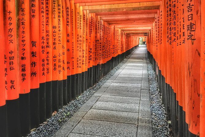 TREASURES of Kyoto: Fushimi Inari, Kiyomizu Temple, and more! - Stop 1: Fushimi Inari-taisha and the Torii Gate Photo Maze