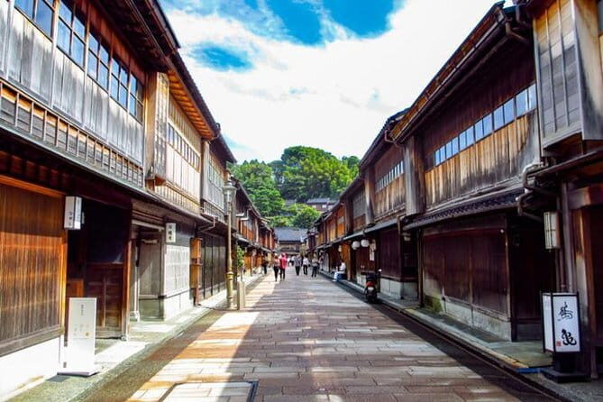 True Kanazawa: Private Walking tour with a Local guide - Stop choices: how to build your best Kanazawa route