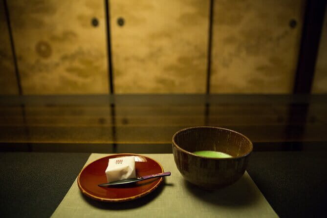 True Kanazawa: Private Walking tour with a Local guide - Geisha districts: Higashi Chaya and Nishi Chaya for atmosphere
