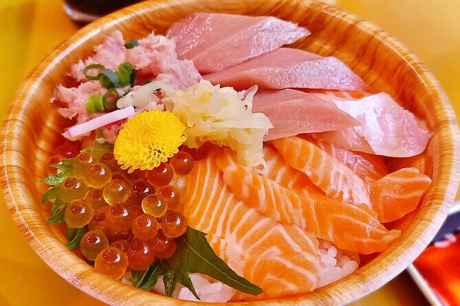 Tsukiji Food Strolling and Hama Rikyu Garden Walking Tour - Hama Rikyu Gardens: the switch from commerce to quiet