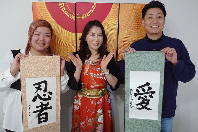 Tsumami Zaiku (Kanzashi) making Workshop in Abeno Osaka - The matcha-and-sweets break while the glue dries