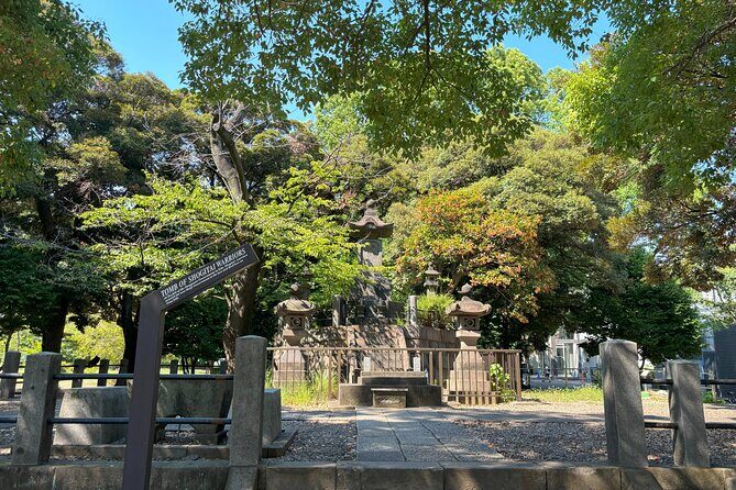Ueno Park and Ameyoko Street Food Market Half Day Walking Tour - Ueno Park and Kiyomizu Kannon-dō: where the city gets quiet