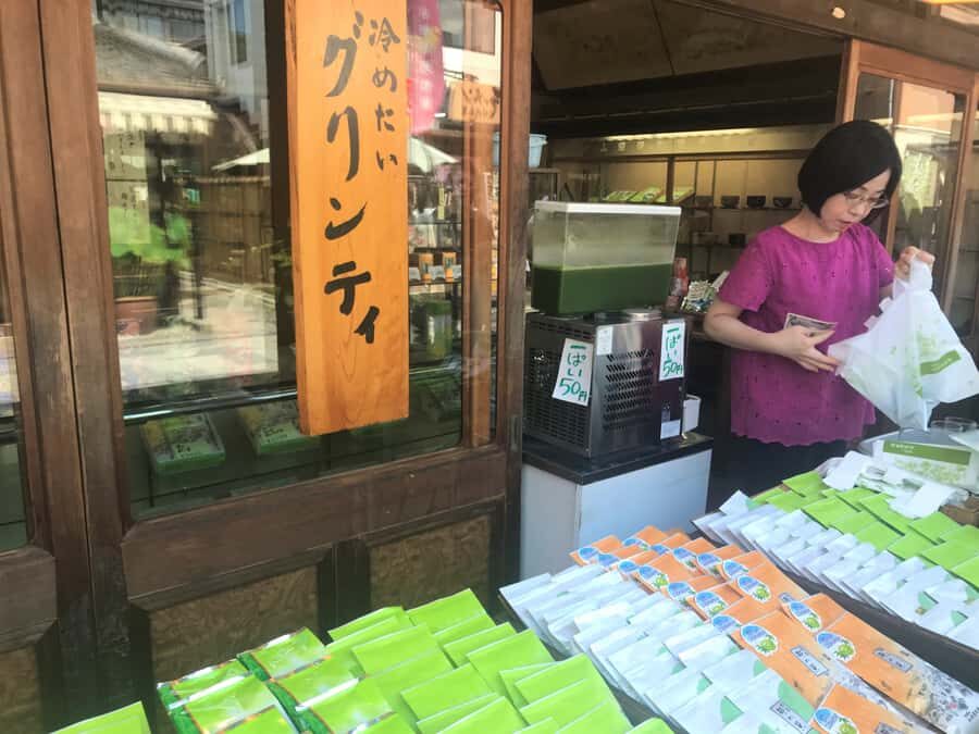 Uji: Green Tea Tour with Byodoin and Koshoji Temple Visits - Byodo-in UNESCO: Phoenix Hall and the museum angle