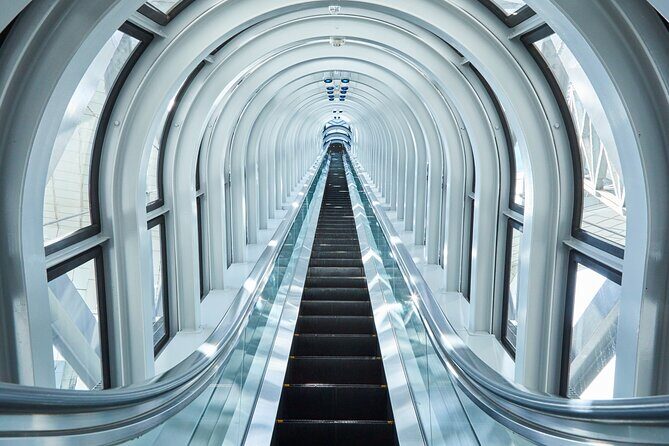 Umeda Sky Building & Kuchu Teien Observatory Ticket in Osaka - Shops on site: souvenirs without the detour