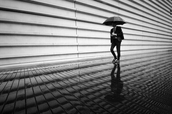 Urban Geometry with Laurence Bouchard - A Tokyo Photo Walk Built on Lines, Shadows, and Black-and-White
