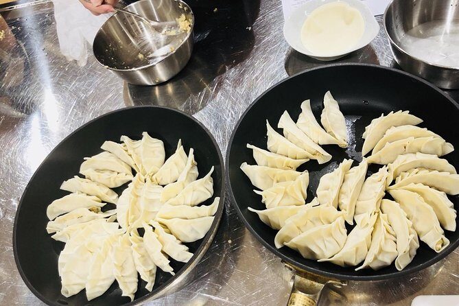Vegan/Vegetarian Ramen and Gyoza by Bentoya cooking - Inside the kitchen: learning ramen soup from scratch