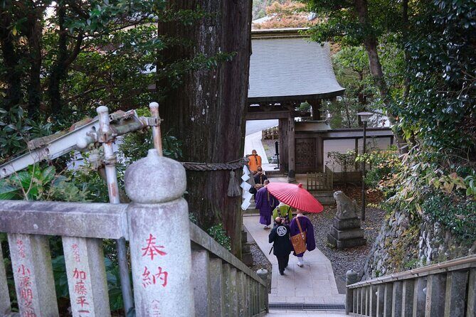 Walking Tour Mount Takao : Nature and Tradition in Tokyo - Getting to Mount Takao From Shinjuku: No Private Vehicle Needed