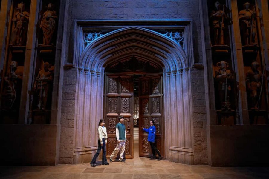 Warner Bros. Studio Tour Tokyo – The Making of Harry Potter - The entry rhythm: arrive early, scan, then enjoy the pre-tour time