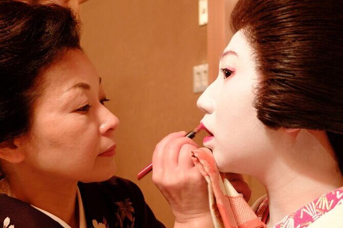 Watch the Young Geisha do their makeup and Get Ready! - Key highlights worth planning for
