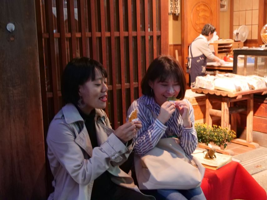 Yanaka District: Historical Walking Tour in Tokyo's Old Town - The old-house café break and Maneki-neko painting