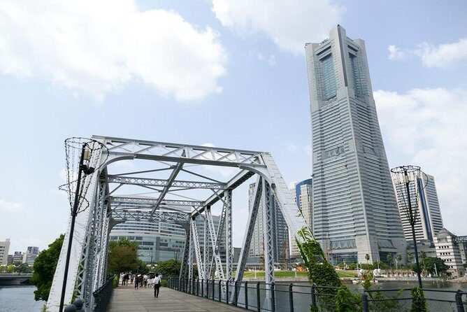 Yokohama and Kamakura 6hr Private Trip Government-Licensed Guide - Meeting up and keeping the day smooth on foot